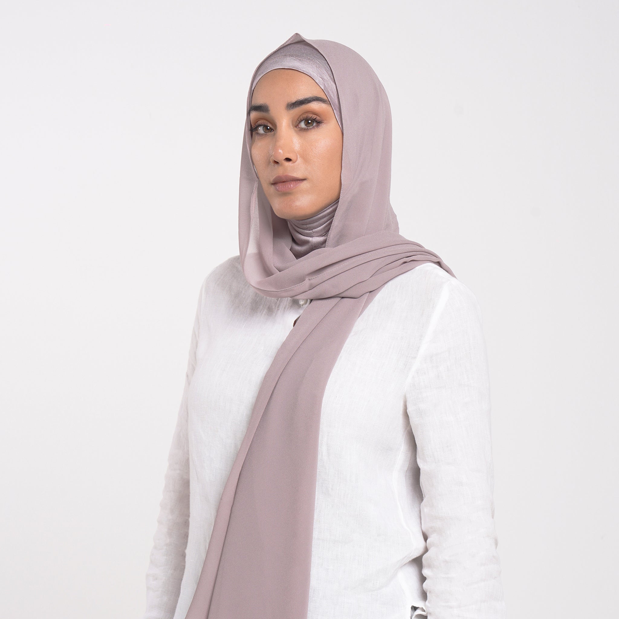 Emiratie Chiffon with Bonnet -Misty Taupe