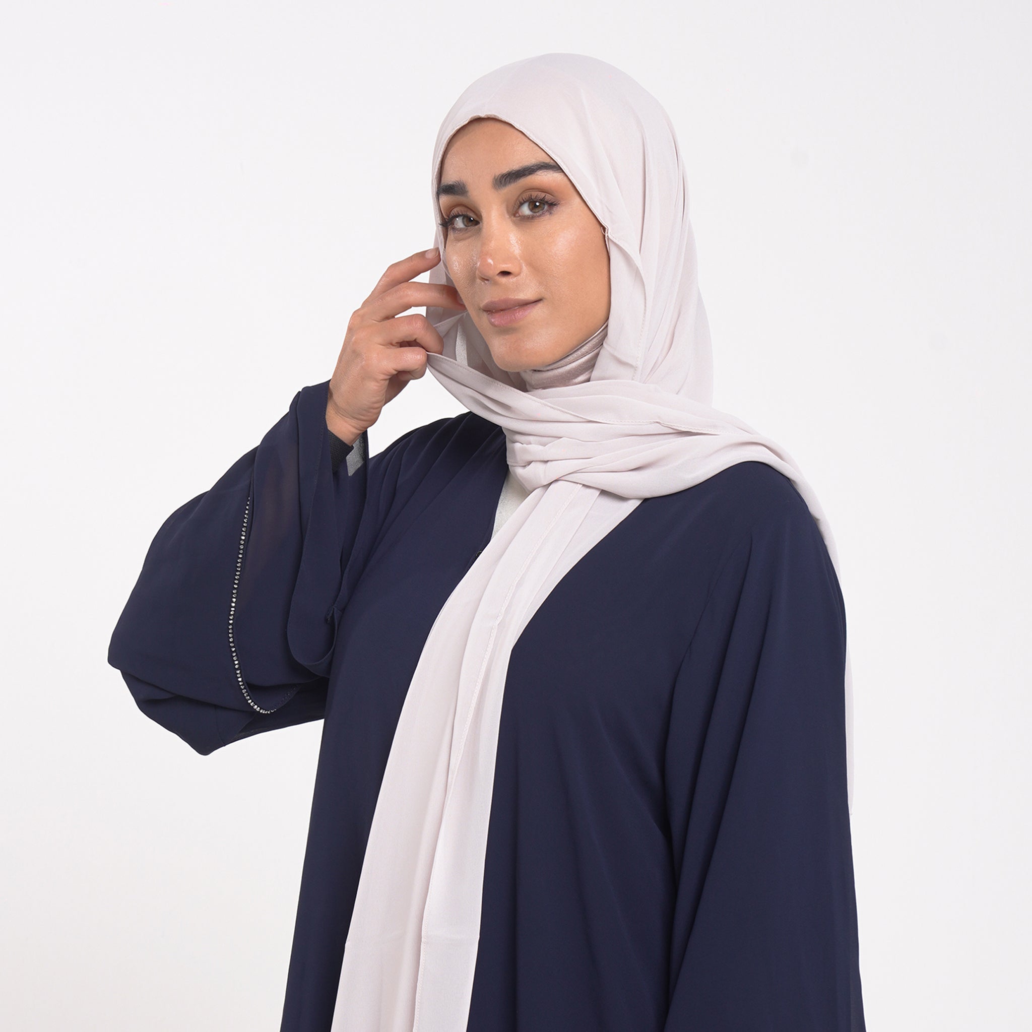 Emiratie Chiffon with Bonnet -Pearl Mist