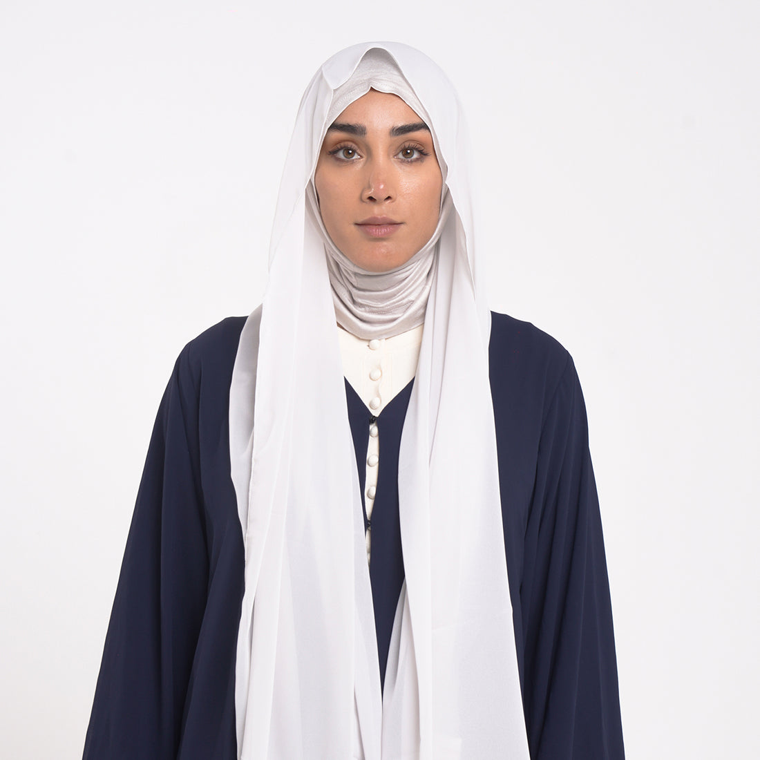 Emiratie Chiffon with Bonnet -Silver Pearl